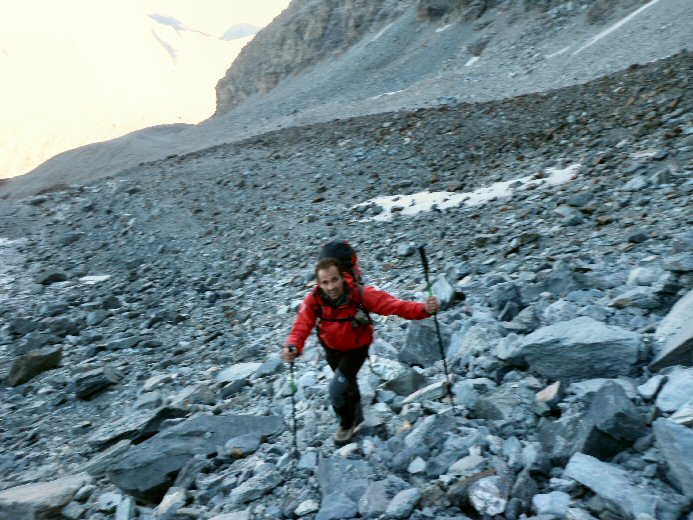 Arete du Soleil (6).jpg - Monte dans un pierrier